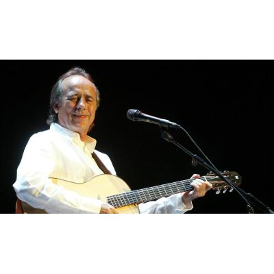 Baluarte se deshizo en aplausos a Joan Manuel Serrat: "Gracias por pasar esta tarde con nosotros en lugar de ir a ver sufrir a Osasuna"