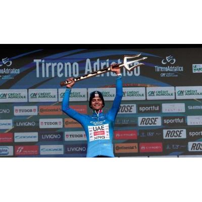 Del Toro luce el tridente