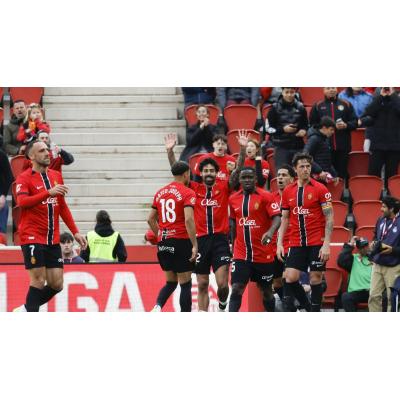 Samu Costa da aire al Mallorca y condena a un Espanyol con diez