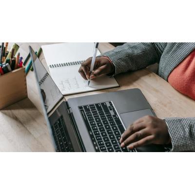 El 13, 1% de los empleados vascos y el 7,3% de los navarros trabaja desde su casa