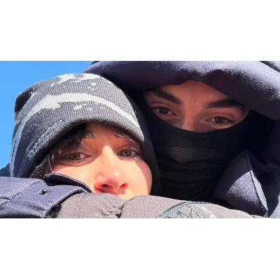 Aitana acompañó a Plex en la vuelta a sus orígenes para acudir a las urnas