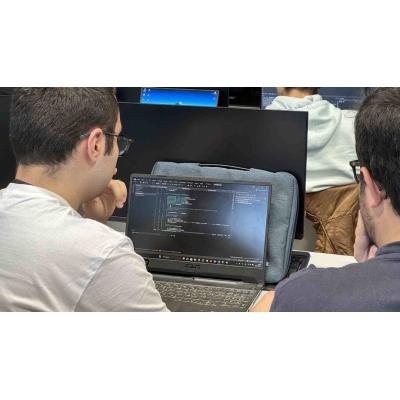 La universidad que enseña a crear videojuegos y música con una idea clara: la IA no sustituye al talento