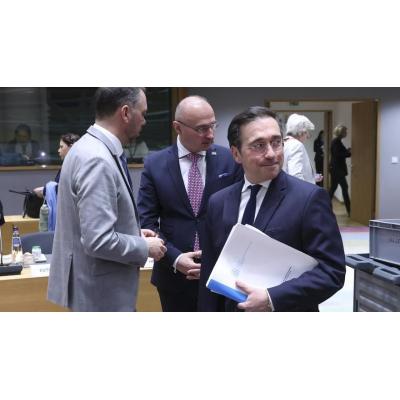 Albares no ve necesaria una misión de UE para garantizar el tránsito en Ormuz y aboga por una "desescalada" militar