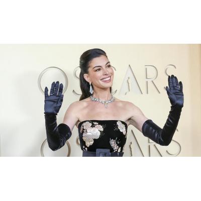 Rojos, dorados, joyas y recogidos: el Hollywood clásico inspira la alfombra roja de los Óscar