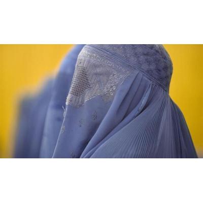 El Parlamento de Cantabria apoya prohibir el burka y el niqab en espacios públicos, a petición de PP y Vox