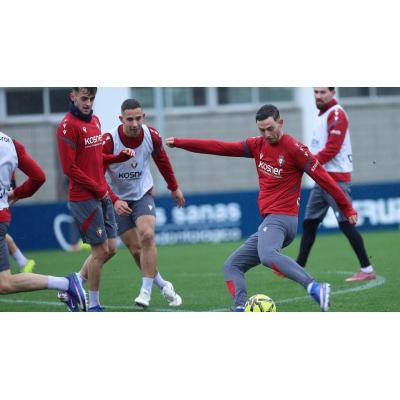 "¿El delantero centro de la selección? Raúl García de Haro"