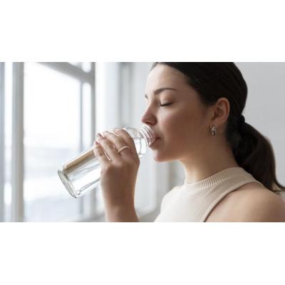 Pablo Ojeda, nutricionista: "Beber un vaso de agua antes de comer relaja la ansiedad"
