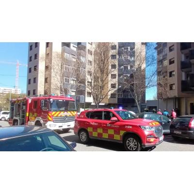 Dos atendidos por inhalación de humo en el incendio de una vivienda en Pamplona