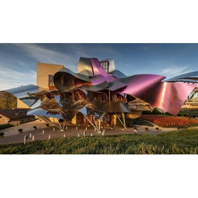 "La ciudad del vino con un balneario de vinoterapia y una cascada única" está a una hora de Pamplona, según la revista Viajar