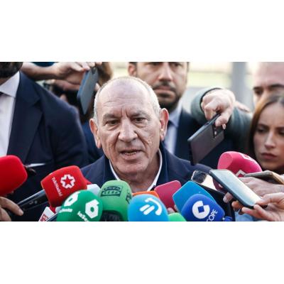 La agente ratifica su querella por agresión sexual del ex-DAO y él la acusa de "ruindad"