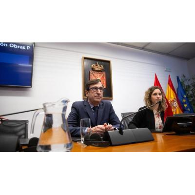 Un nuevo directivo de Acciona guarda silencio en el Parlamento