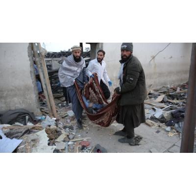 Al menos 400 muertos y 250 heridos por el bombardeo paquistaní a un hospital de adictos en Kabul