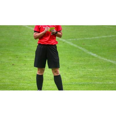 La empresa navarra ARPA Abogados Consultores asesora al colectivo arbitral en el primer convenio colectivo de la historia de los árbitros del fútbol español