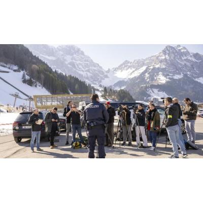 Una persona muere en los Alpes suizos tras descolgarse el teleférico en el que viajaba
