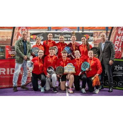 Pádel Reyno de Navarra asciende a la máxima categoría nacional por equipos tras proclamarse campeón en Mérida