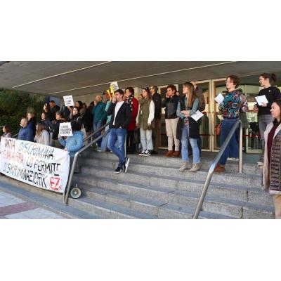 Trabajadores de INTIA se concentran para denunciar discriminación salarial