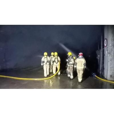 Cuatro personas heridas, una en estado crítico, en el incendio de un piso en Badalona
