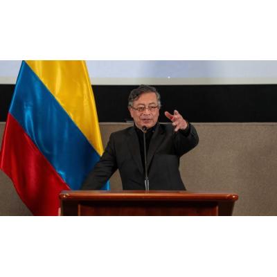 Petro reitera que la bomba hallada en Colombia pertenece al Ejército ecuatoriano