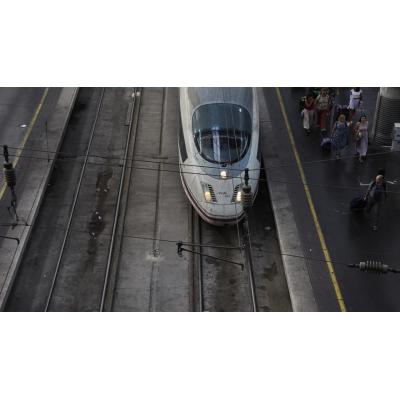 Los AVE con origen o destino Madrid acumulan retrasos de más de dos horas por una "incidencia en la señalización"