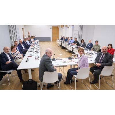 Medidas fiscales "universales" y ayudas para compensar la subida de los costes: la propuesta de CEN para paliar el impacto de la guerra de Irán en Navarra