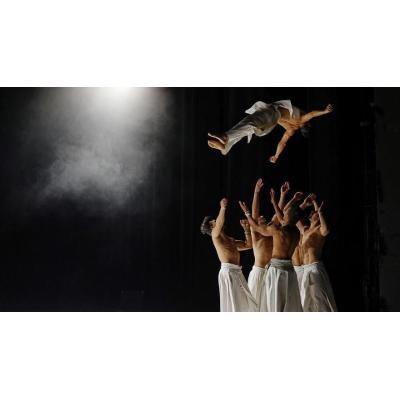 La magnética pieza de danza 'Ce que le jour doit à la nuit', en el Gayarre