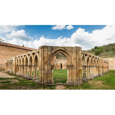 El claustro donde la arquitectura se salta todas las normas: una joya románica a solo una hora de Navarra