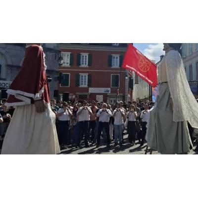 Momentos previos a la salida de la Korrika desde Atharratze
