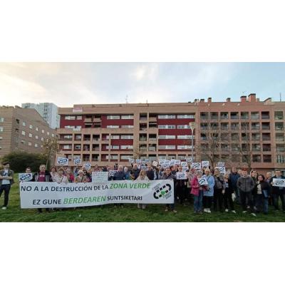 La protesta crece en un barrio de Pamplona: convocan otra concentración por la zona verde que se quiere cargar Asiron
