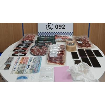 Fotos de la operación de la Policía Municipal de Pamplona contra el menudeo de drogas en la Rochapea