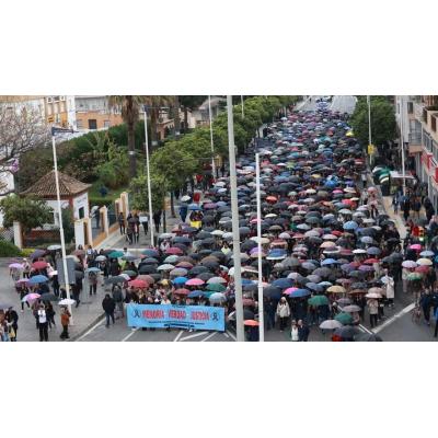 Miles de personas piden en Huelva "verdad, justicia y respeto" para las víctimas de Adamuz