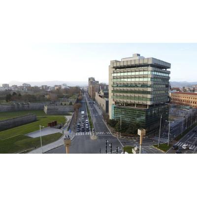 Herido un hombre de 31 años tras una colisión entre tres vehículos en Pamplona