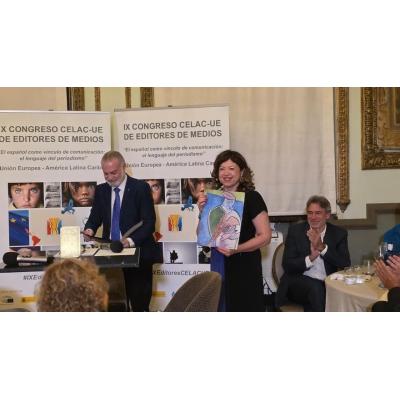 Irene Lanzaco recibe el premio EditoRed por su trayectoria en defensa del periodismo