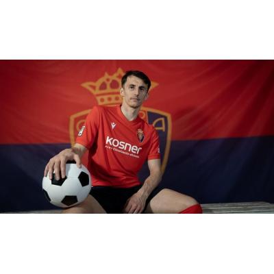 Fotos de la camiseta de Osasuna para la jornada retro