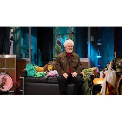 Sorpresa en RTVE: El histórico giro de guion de 'La Revuelta' con Pedro Almodóvar y Pablo Carbonell como protagonistas