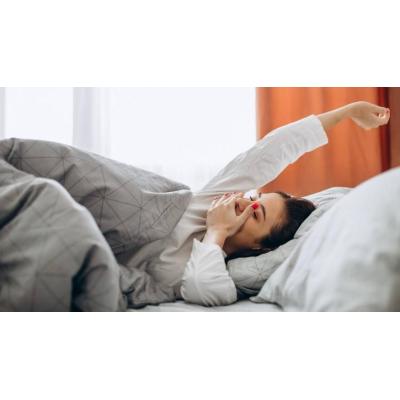Dormir con la boca tapada, ¿moda o solución real? Esto es lo que dice un neurólogo