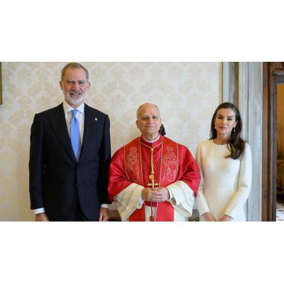 El papa León XIV y los reyes de España se reúnen en el Vaticano durante casi una hora