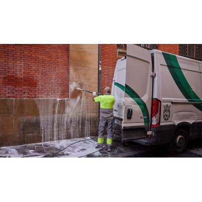 El Ayuntamiento de Pamplona refuerza a partir del lunes la limpieza vertical en el Casco Antiguo y los Ensanches