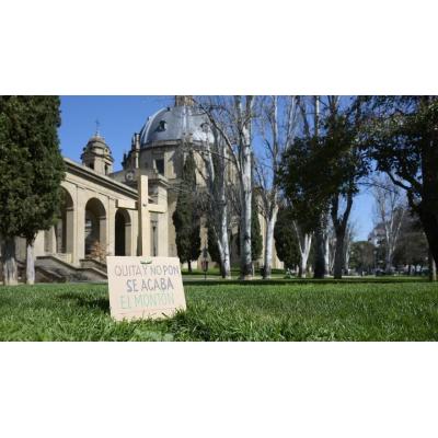 Concentración de los vecinos del II Ensanche para pedir más árboles en el parque Serapio Esparza
