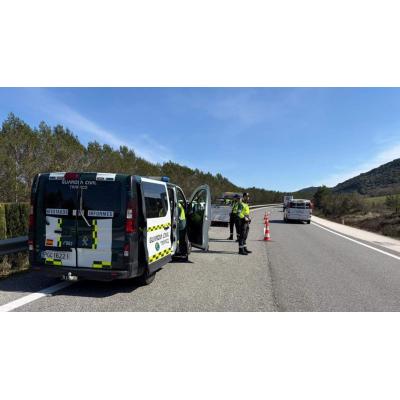 Un conductor queda atrapado tras un accidente en una autopista de Navarra y tiene que ser rescatado por los bomberos