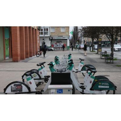 Bicicletas que se estropean en la calle