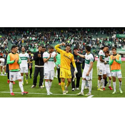 El Elche rompe su dinámica negativa con una remontada