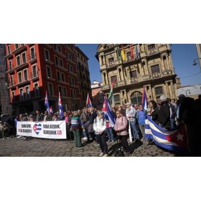 Concentración en Pamplona para denunciar el bloqueo sobre Cuba