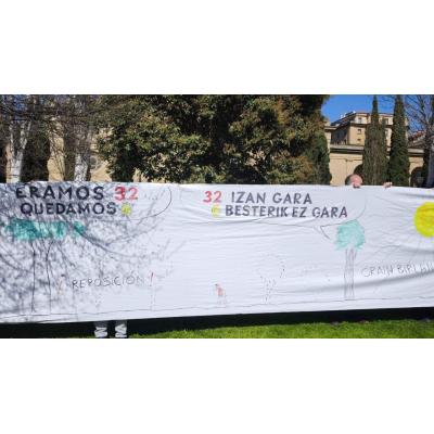 Nueva protesta vecinal contra Asiron por cargarse una zona verde en el centro de Pamplona: de 32 árboles a solo 7 en pie