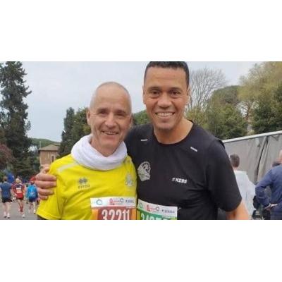 Sorpresa en el maratón de Roma: un cardenal francés corre entre miles de atletas de todo el mundo