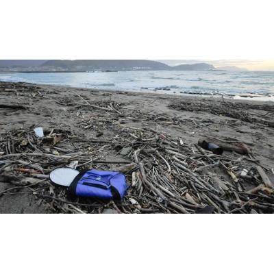 Las borrascas devuelven a las playas todos los plásticos y basura tirados en el mar