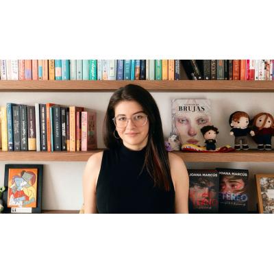 Joana Marcús, autora de superventas: "El instituto es un micromundo, pero del bullying se sale"
