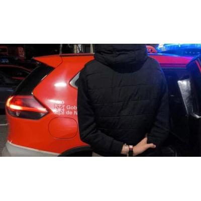Tres detenidos en Cadreita: la policía va a la casa a detener al hijo y este y los padres se resisten y agreden a los agentes