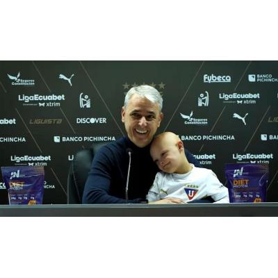 El emotivo mensaje de un entrenador al comparecer con su hijo, que tiene síndrome de Down
