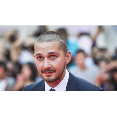Pillan al actor Shia LaBeouf ebrio y gritando con una actitud agresiva a una desconocida en Roma