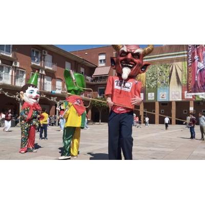 El nuevo cabezudo de Andosilla, un homenaje al centenario Club Deportivo River Ega